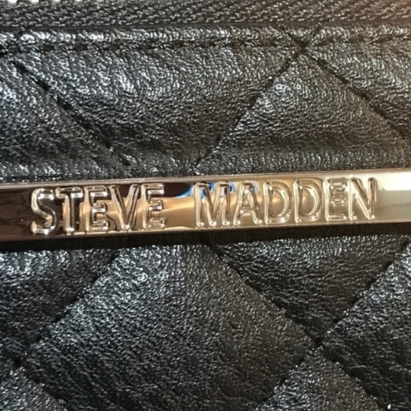 Steve Madden Black Quilted Organizer Wristlet/Clutch - Picture 5 of 5